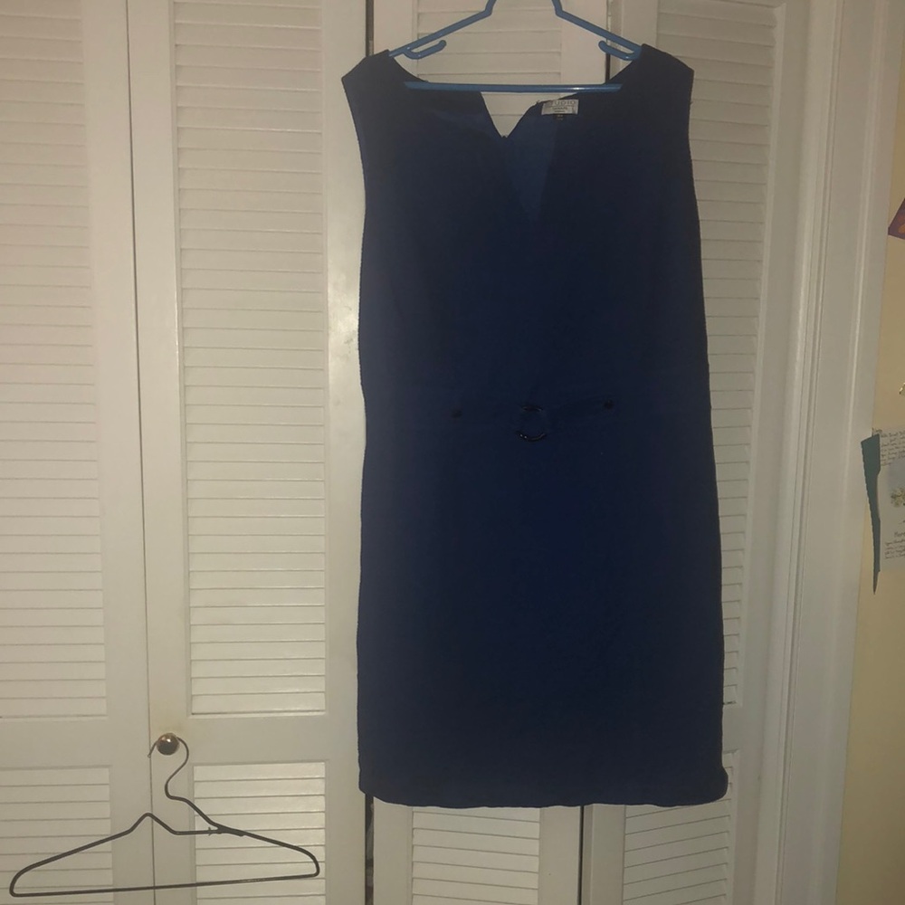 Black Sleeveless V-Neck Sheath Dress